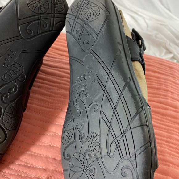 YUU ladies black strap sandal, size 8 - Picture 7 of 9